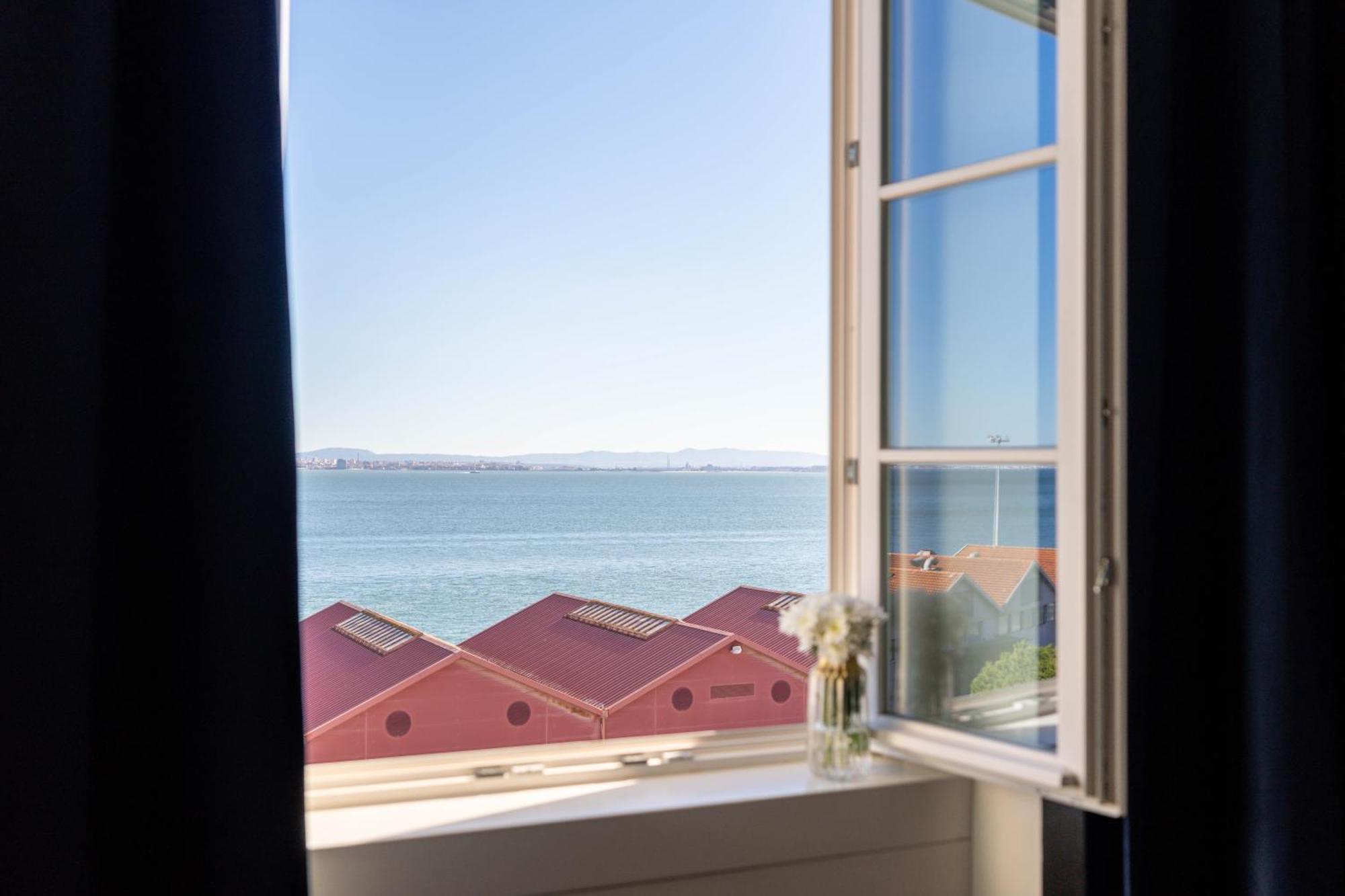The Editory Riverside Hotel, An Historic Hotel Lisbon Luaran gambar View from the window of a room at the hotel